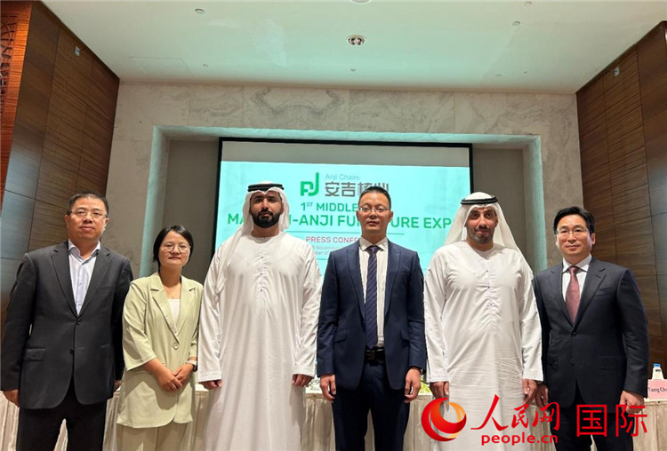 圖為與會(huì)嘉賓合影。人民網(wǎng) 閆夢(mèng)攝