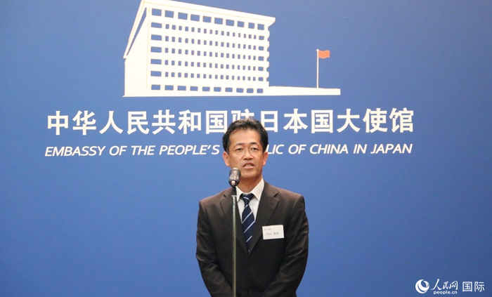 導(dǎo)師代表、東京大學(xué)教授內(nèi)山真伸發(fā)表致辭。人民網(wǎng) 許可攝