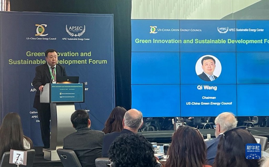 11月13日，美中綠色能源促進(jìn)會(huì)會(huì)長(zhǎng)王麒在舊金山舉行的“綠色創(chuàng)新與可持續(xù)發(fā)展論壇”上發(fā)言。新華社記者 譚晶晶 攝