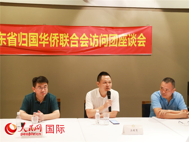 中國駐里約總領館副總領事王尉育（中）在座談會上致辭。人民網記者 陳海琪攝