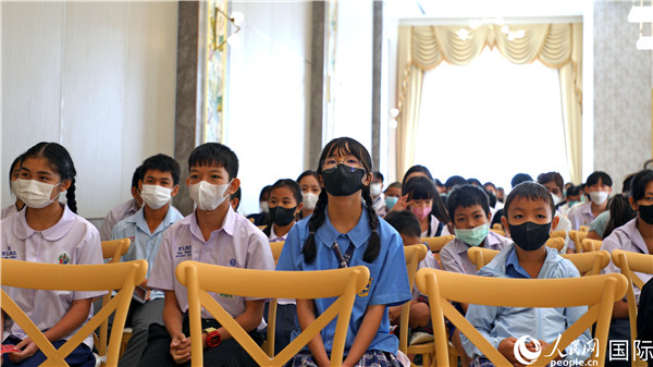 圖為獎助學金頒發(fā)現(xiàn)場。人民網(wǎng)記者 白元琪攝