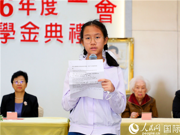 圖為學生代表劉家安發(fā)表致謝演講。人民網(wǎng)記者 白元琪攝