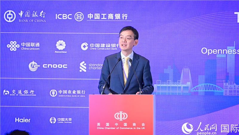 英國中國商會會長、中國銀行倫敦分行行長方文建 致歡迎辭。人民網(wǎng) 郭錦標攝