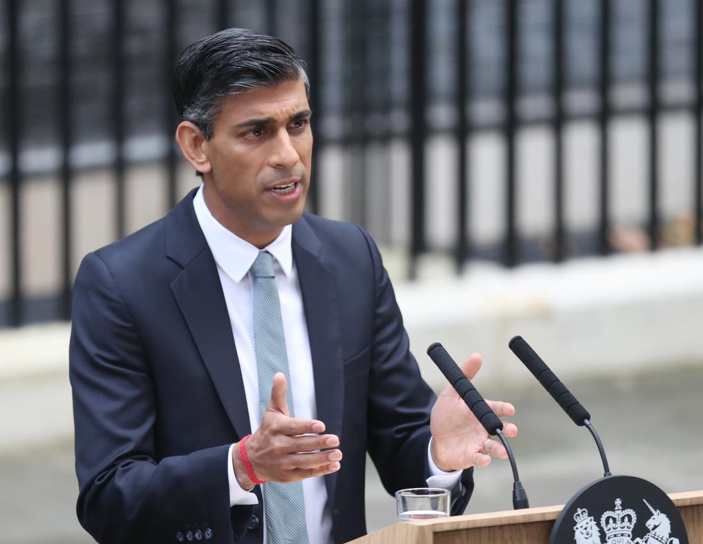 2022年10月25日，里希·蘇納克在英國倫敦唐寧街10號首相府前發(fā)表講話。新華社記者李穎攝