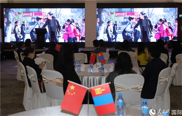 12月1日，活動(dòng)現(xiàn)場(chǎng)播放防治結(jié)核病宣傳短片。人民網(wǎng)記者 霍文攝