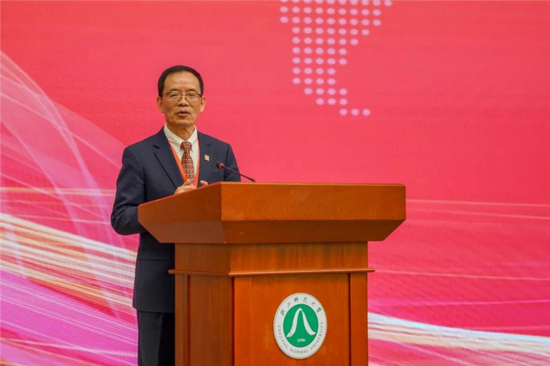 國務院學位委員會區(qū)域國別學學科評議組秘書長、浙江師范大學非洲研究院（非洲區(qū)域國別學院）院長劉鴻武致辭。主辦方供圖