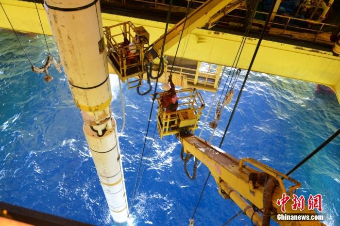 正在作業(yè)的工作人員。<a target='_blank' href='/' _fcksavedurl='/' ><p  align=