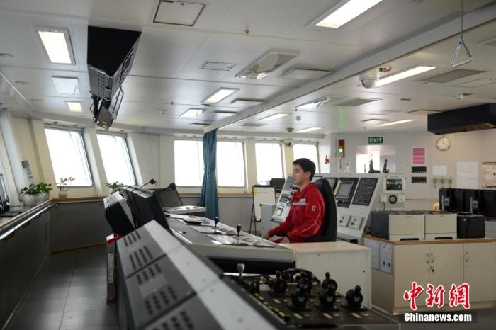 海上鉆井平臺中控室。<a target='_blank' href='/' _fcksavedurl='/' ><p  align=