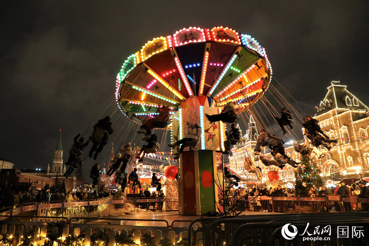 位于莫斯科紅場中央的“古姆”新年集市。人民網(wǎng)記者 隋鑫攝