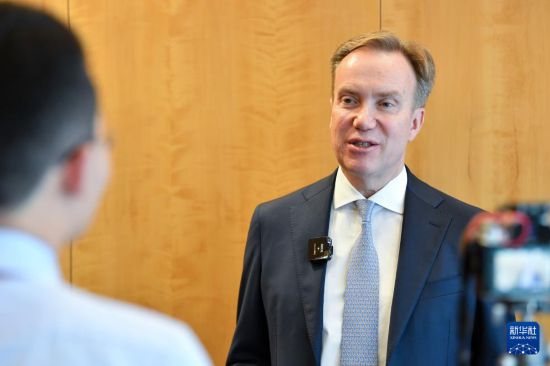 1月9日，在瑞士日內(nèi)瓦，世界經(jīng)濟(jì)論壇總裁博爾格·布倫德接受新華社記者專訪。新華社記者 連漪 攝