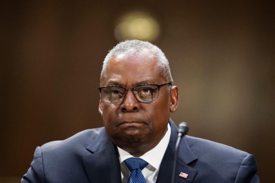 這是2023年10月31日，在美國首都華盛頓國防部長奧斯汀出席國會聽證會。新華社記者劉杰攝