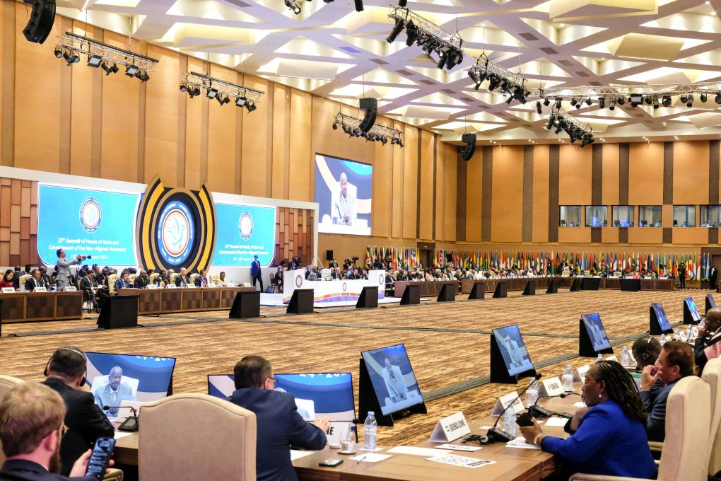 這是1月19日在烏干達(dá)首都坎帕拉拍攝的不結(jié)盟運(yùn)動(dòng)第19次峰會(huì)開幕式現(xiàn)場(chǎng)。新華社發(fā)（阿佳拉·納瓦達(dá)攝）