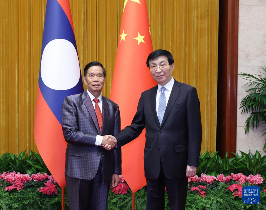 1月22日，中共中央政治局常委、全國(guó)政協(xié)主席王滬寧在北京會(huì)見老撾人民革命黨中央政治局委員、建國(guó)陣線中央委員會(huì)主席辛拉馮。新華社記者 王曄 攝