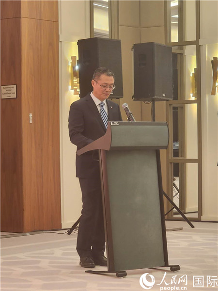 中國駐哈大使館公使銜參贊蘇予致辭。人民網(wǎng)記者 李強(qiáng)攝