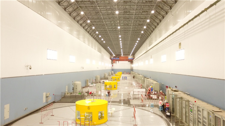 卡魯瑪水電站發(fā)電機(jī)組。王劍攝