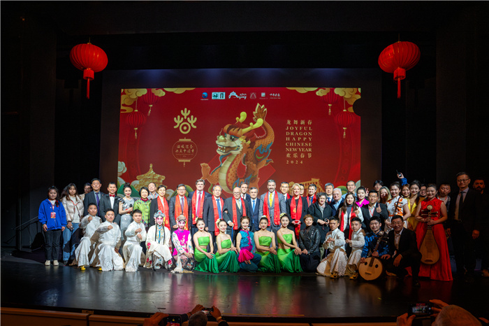 與會(huì)嘉賓合影。中國(guó)駐希臘大使館供圖