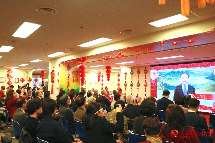 2月9日，“喜迎龍年·品味陜西”——2024新春迎福（展）聯(lián)歡會(huì)暨陜西文化年在東京中國(guó)文化中心拉開(kāi)帷幕。人民網(wǎng) 許可攝