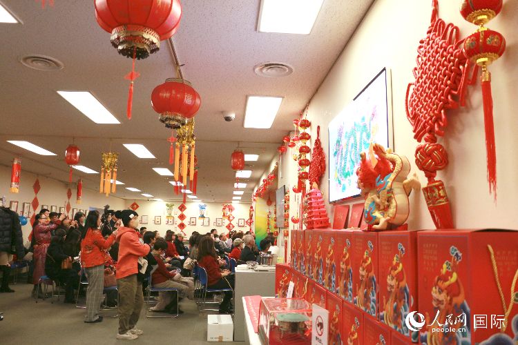 現(xiàn)場(chǎng)洋溢著濃郁的新春氛圍。人民網(wǎng) 許可攝