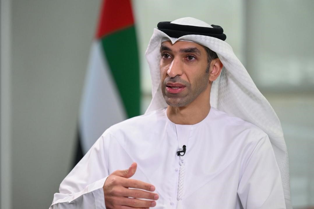 阿聯(lián)酋外貿(mào)國務部長薩尼·宰尤迪接受采訪。阿聯(lián)酋通訊社供圖