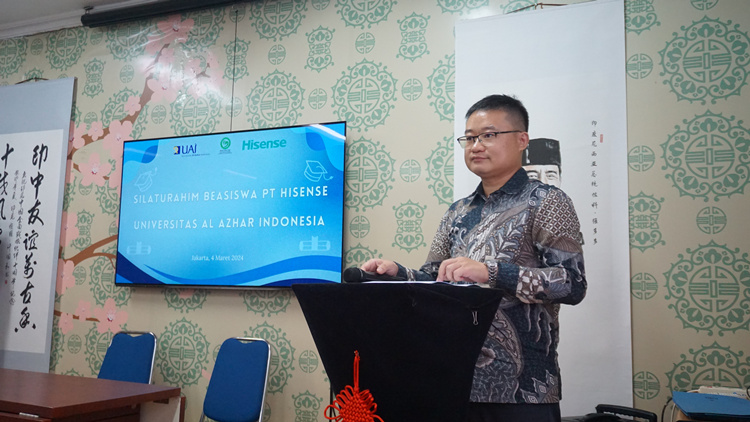 海信印尼公司總經(jīng)理李現(xiàn)委致辭。阿拉扎大學孔子學院供圖