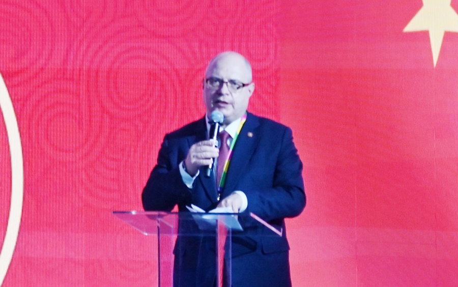 俄羅斯國家杜馬資產、土地和財產關系委員會主席兼俄中議員友好小組主席加夫里洛夫致辭。主辦方供圖