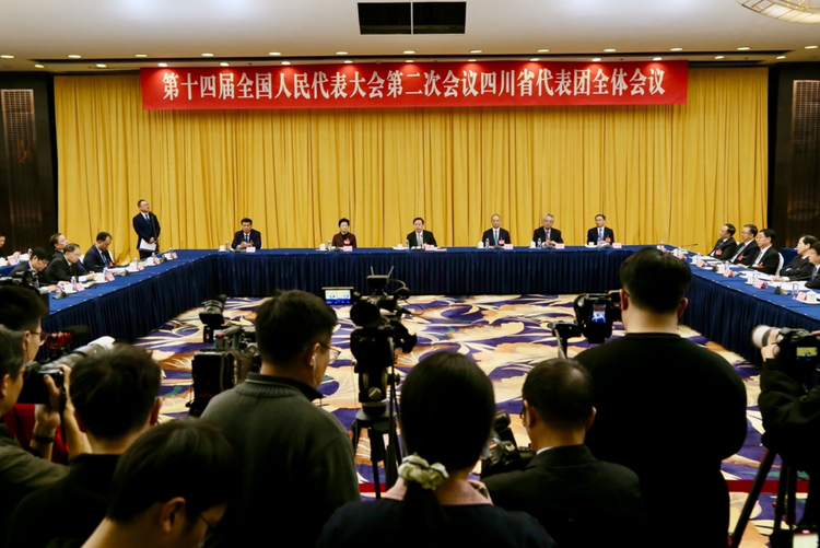 談完大事喜事 看萬(wàn)千氣象的新四川——十四屆全國(guó)人大二次會(huì)議四川代表團(tuán)開放團(tuán)組會(huì)議側(cè)記