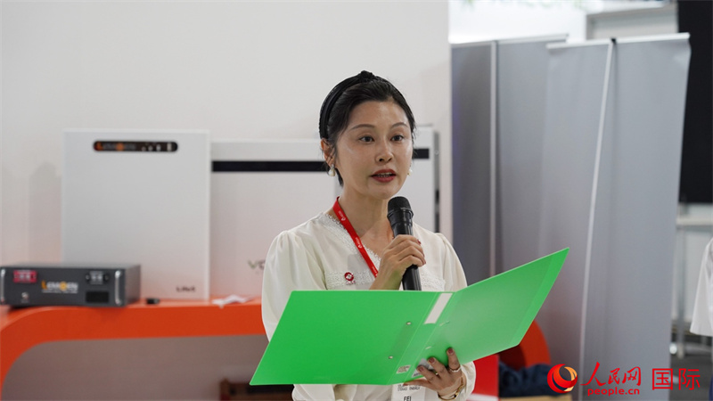 中建材海外經濟合作有限公司總經理姜婓致辭。人民網 劉暢攝