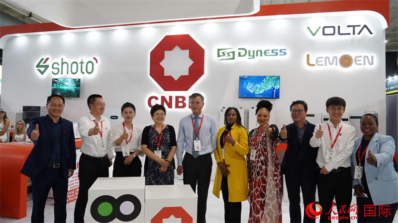 出席嘉賓合影。人民網 劉暢攝