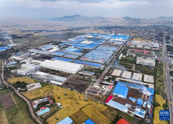 這是2023年11月3日在埃塞俄比亞杜凱姆市拍攝的東方工業(yè)園（無人機照片）。 新華社發(fā)（東方工業(yè)園供圖）