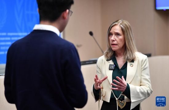 3月19日，在瑞士日內(nèi)瓦，世界氣象組織秘書長塞萊絲特·紹洛接受新華社記者專訪。新華社記者 連漪 攝