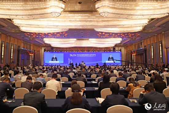  開(kāi)幕式在廈門(mén)國(guó)際會(huì)議中心舉行。人民網(wǎng)記者 陳博攝