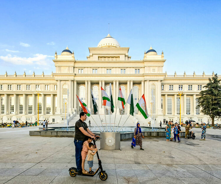 第1視點(diǎn)丨這兩座大樓，見證著中塔友誼