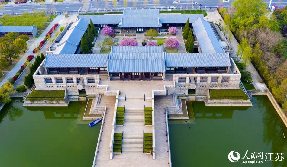 周恩來紀念館內海棠盛開。紀星名攝