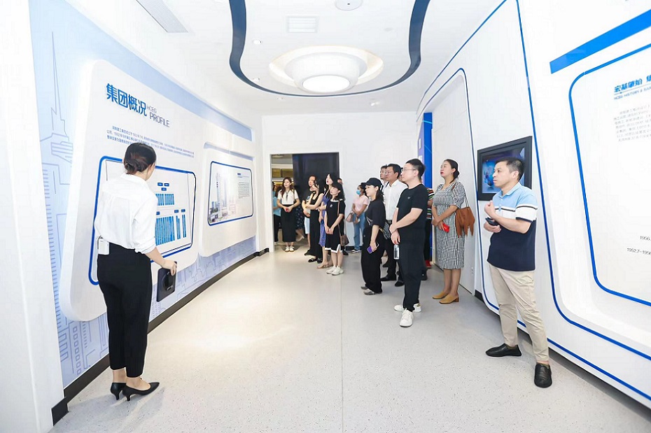 見面會(huì)參與人員在了解項(xiàng)目情況。單位供圖