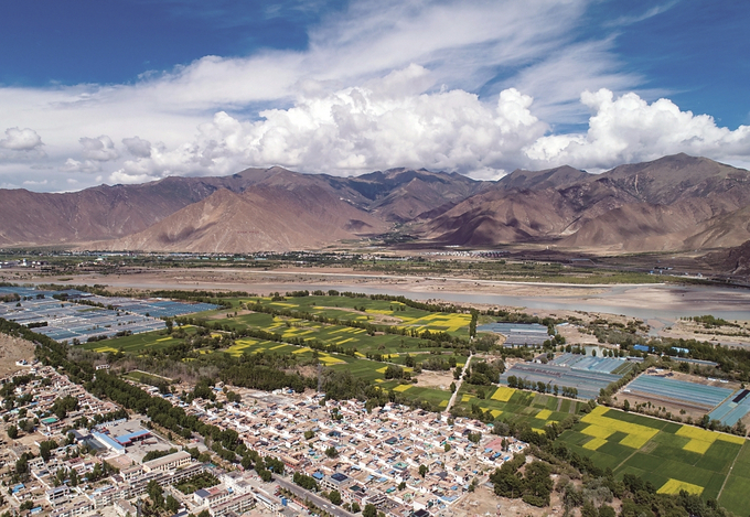 江蘇投入援藏資金支持拉薩開展村莊環(huán)境整治、人畜飲水安全等基礎(chǔ)設(shè)施和公共服務(wù)項目建設(shè)，打造“美麗鄉(xiāng)村·幸福家園”。 本報記者 萬程鵬 攝