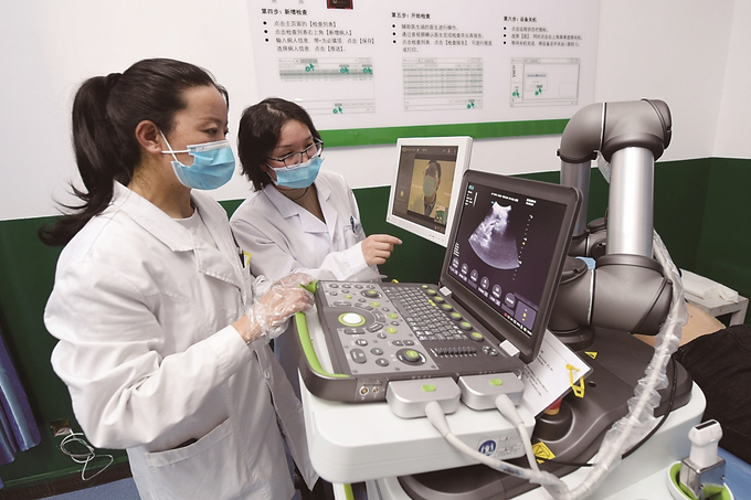 江蘇援藏投資三百萬元在林周縣人民醫(yī)院建設(shè)了拉薩市首臺套遠(yuǎn)程超聲診斷系統(tǒng)。 本報記者 萬程鵬 攝