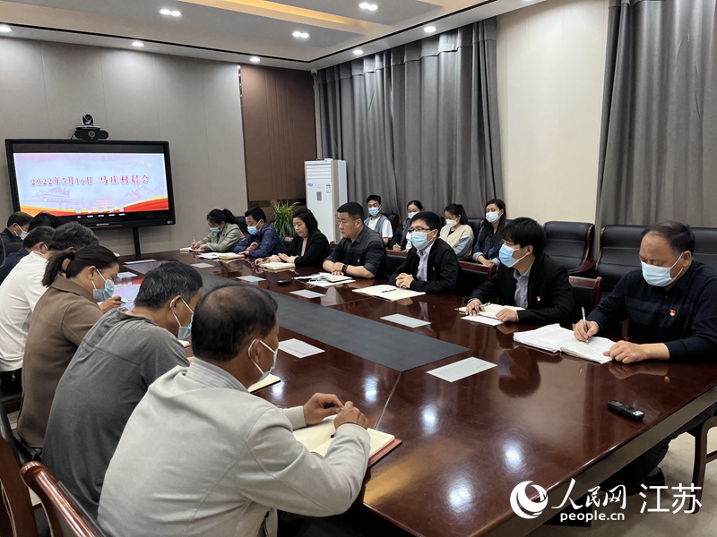 馬莊村以晨會(huì)開啟一天的工作。人民網(wǎng) 閆峰攝