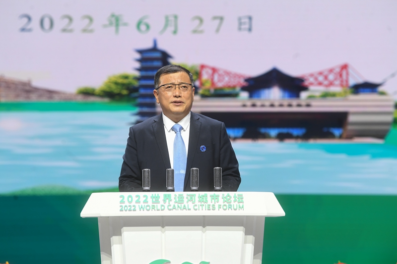 揚州市委常委、常務(wù)副市長陳鍇竑作推介發(fā)言。邵丹攝