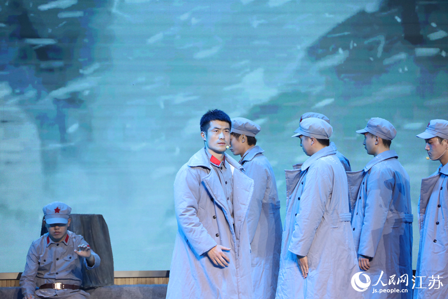 淮安市山陽小學(xué)帶來的紅色故事宣講《豐碑》。人民網(wǎng) 張瀚天攝