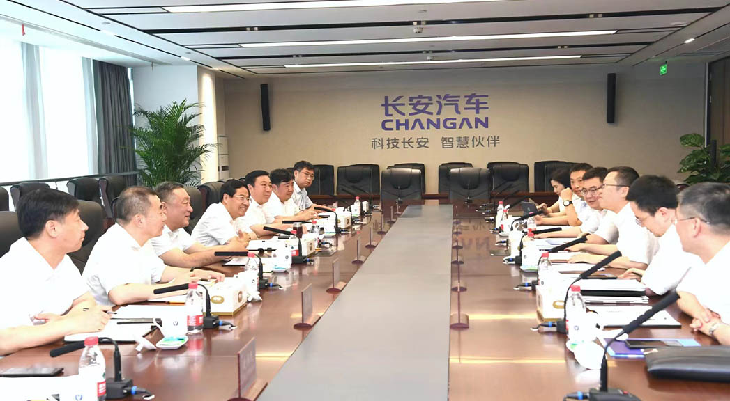 張濤帶隊(duì)赴重慶對(duì)接洽談項(xiàng)目。 白永民攝