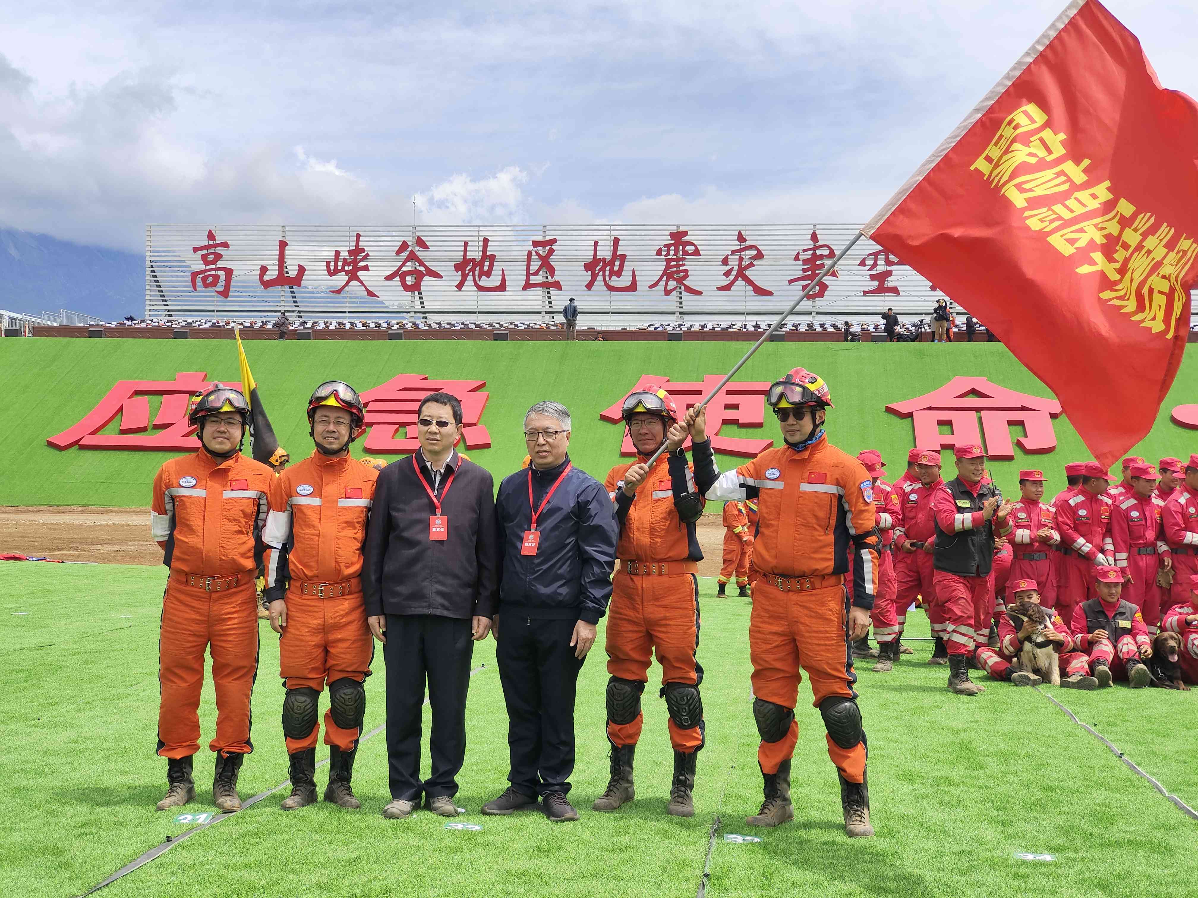 呂國忠以總領(lǐng)隊身份，帶領(lǐng)國家應(yīng)急醫(yī)學(xué)救援隊演練。受訪者供圖