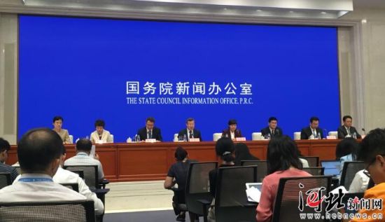 8月26日，國務(wù)院新聞辦召開國務(wù)院政策例行吹風(fēng)會。圖為吹風(fēng)會現(xiàn)場。 記者李巍攝