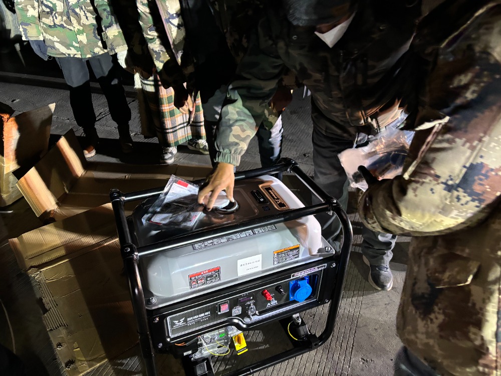 震區(qū)所需 重慶所能！重慶首批救援物資跨越千里抵達(dá)雪域高原