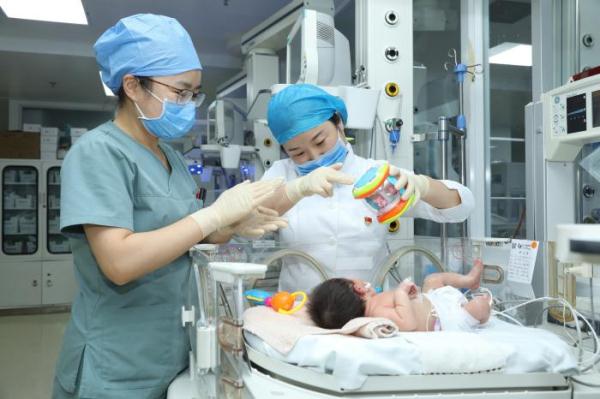 走近“天使”的真實(shí)生活：是護(hù)士，也是“戰(zhàn)士”