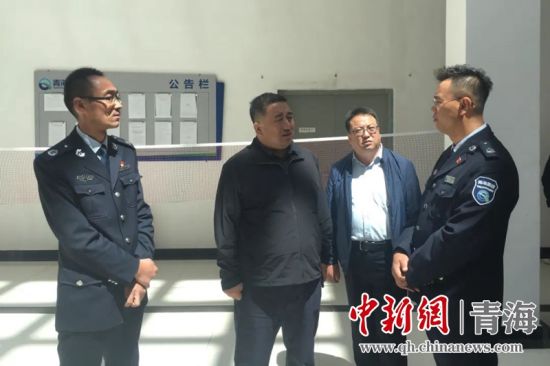 圖為生態(tài)環(huán)保專項督查現(xiàn)場。 孫舒亞攝