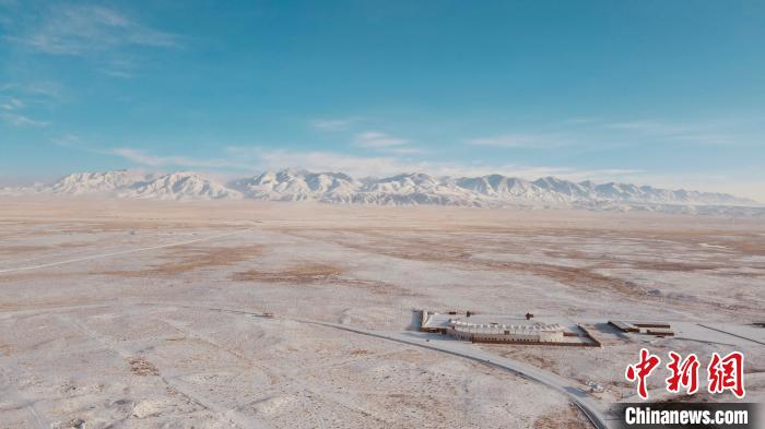 圖為冬季茶卡天空壹號景區(qū)?！±罱瓕?攝