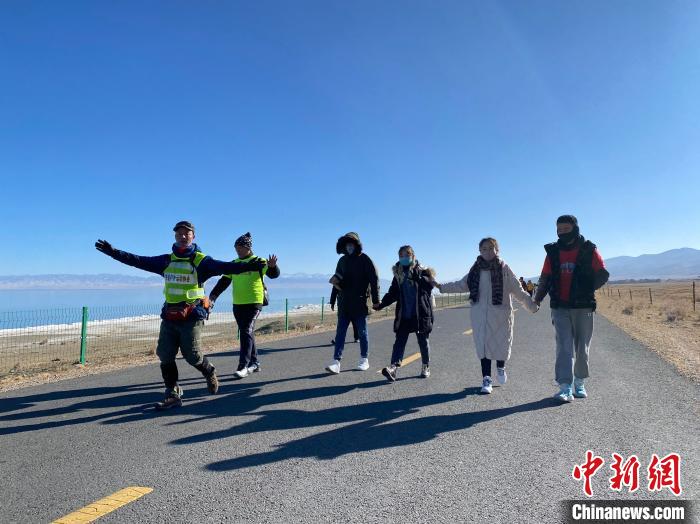 圖為徒步現(xiàn)場。　李江寧 攝