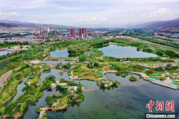 西北城市西寧立生態(tài)文明高地新典范：“一城山水、百園千姿”