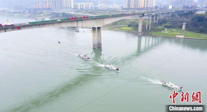 聯合巡江守護活動現場?！〗部h融媒體中心 攝