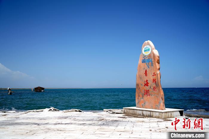 圖為青海湖景區(qū)一角?！O睿 攝